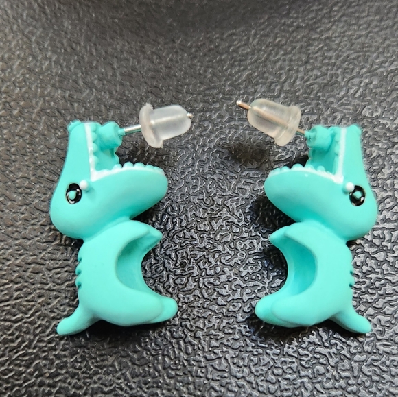 3D Green Biting Dinasour Earrings Biting Animal Earrings NWT - Picture 3 of 8